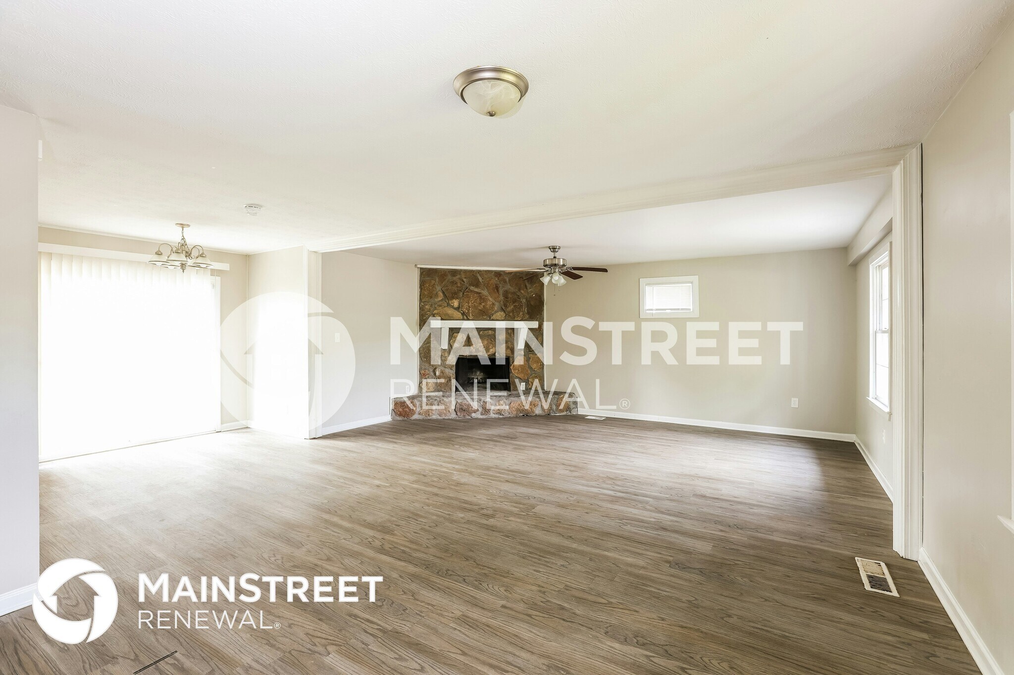 Building Photo - 454 Roxbury Dr