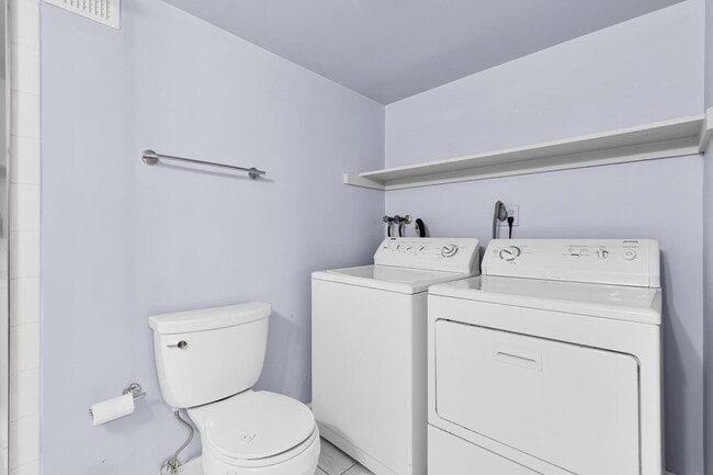 Building Photo - 3011 S Buchanan St