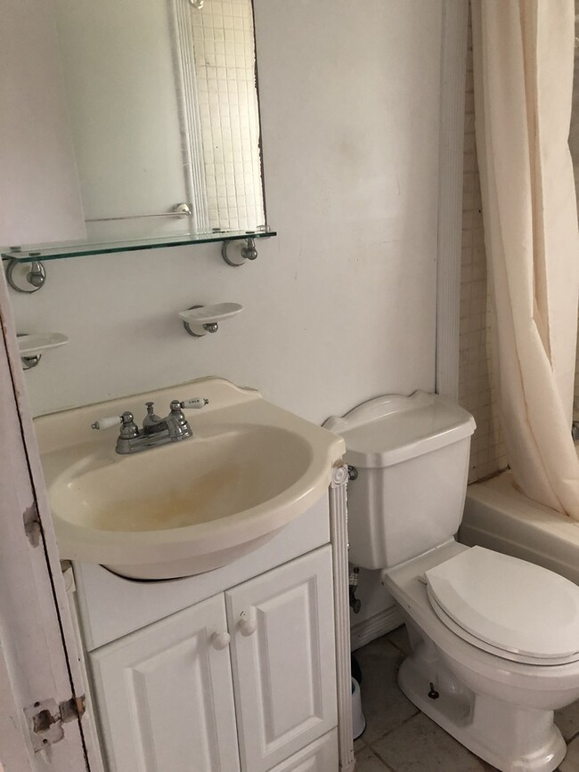 Building Photo - Great Neighborhood – Good Schools – 3 Bed ...