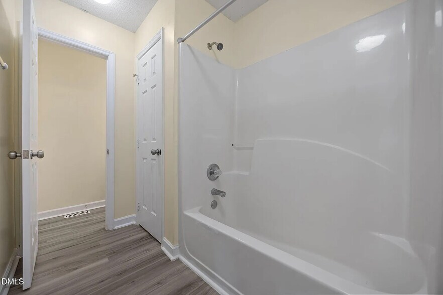 Building Photo - Room in Townhome on Oakland Hills Way