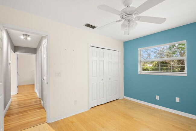 Building Photo - BEAUTIFUL Home For Rent in Lakewood Estates!