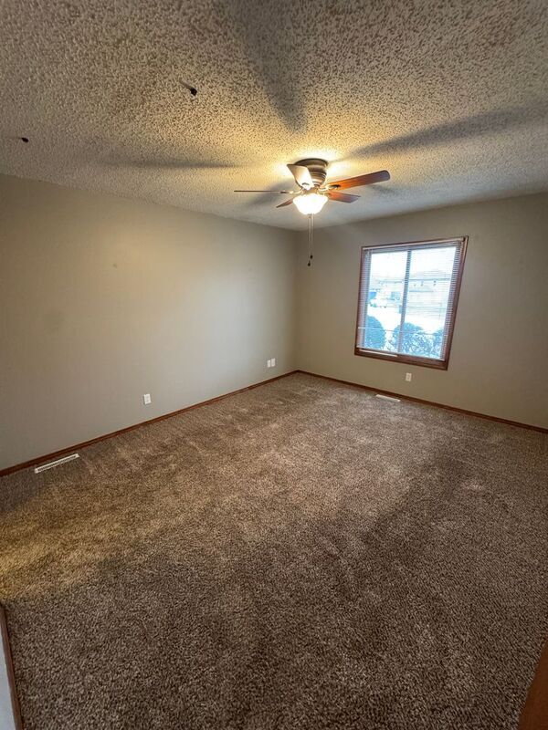 Building Photo - 296 Streamside Ct