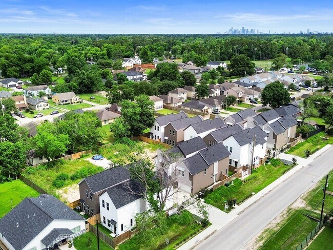 Building Photo - 7504 Carver Rd