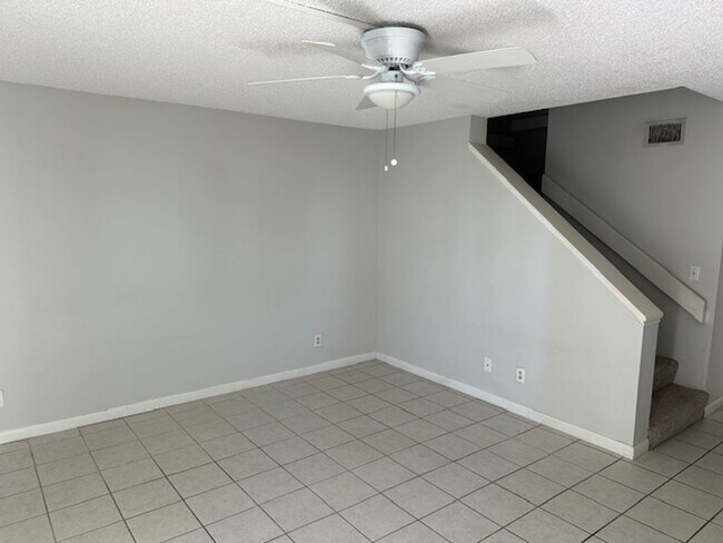 Building Photo - 25 10th St
