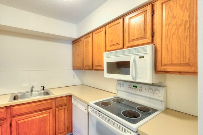 Building Photo - 340 Sunderland Rd