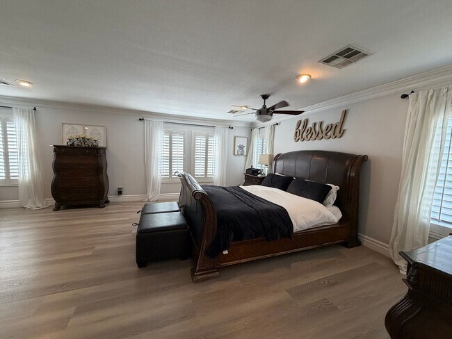 Building Photo - Luxury Home in Lone Mountain Classics
