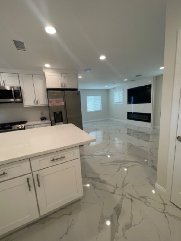 Building Photo - 1521 W Cerritos Ave