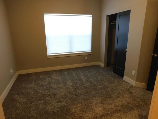 Building Photo - Spacious 5-Bedroom Home with Luxury Features & Prime Location!