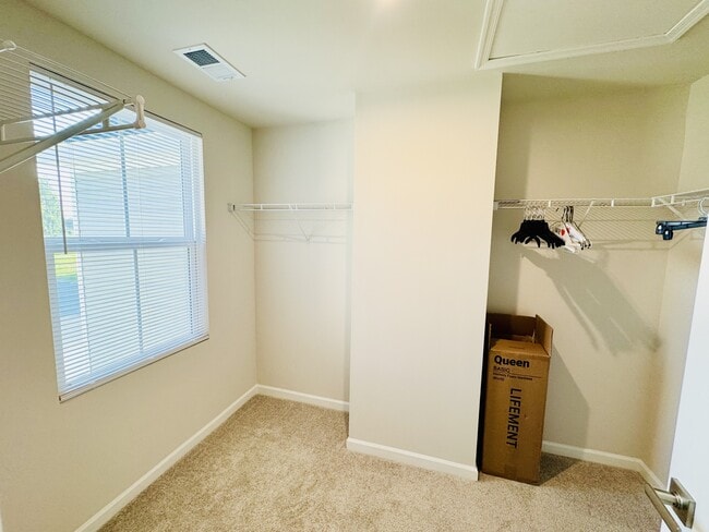 Building Photo - 405 Myrtle Mdws Dr
