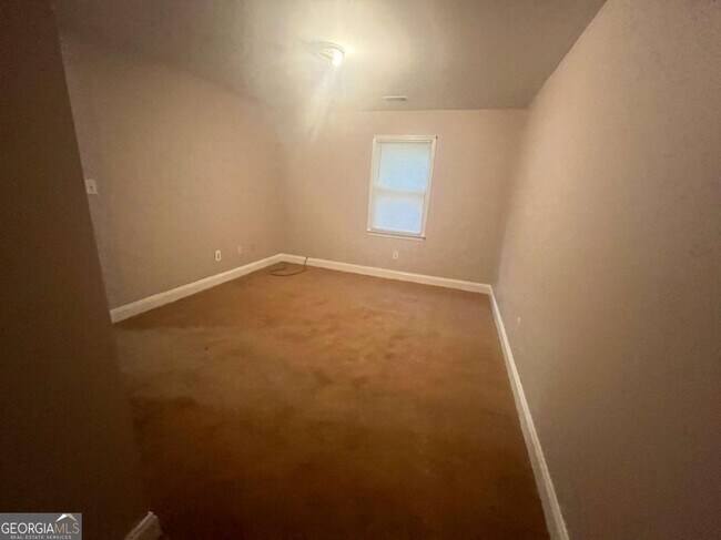 Building Photo - 160 Fair Oaks Dr