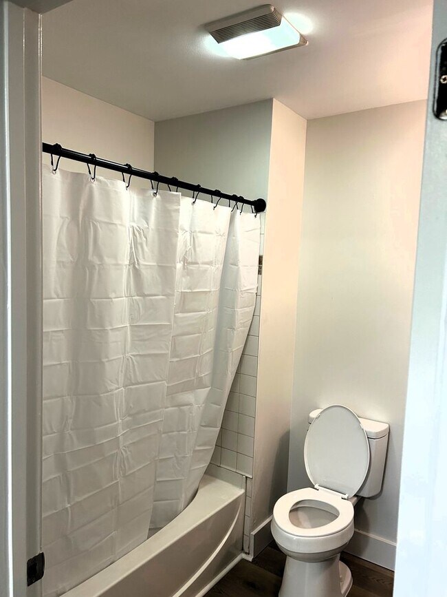 Building Photo - *** AVAILABLE NOW – Rare Downtown Corydon Rental! ***