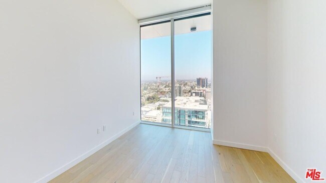 Building Photo - 525 Olive St