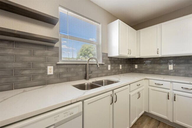 Building Photo - 1809 Vanderhill Cove