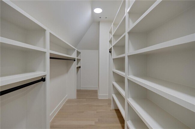 Building Photo - 3570 Knollwood Dr NW