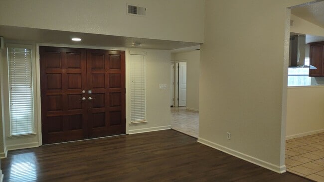 Building Photo - 8956 Red Leaf Way