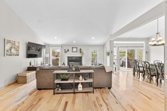 Building Photo - Executive rental in SW Springfield