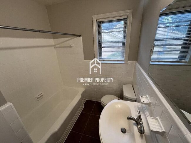 Building Photo - 1367 Bonnie Dr