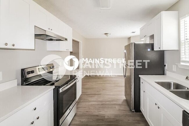 Building Photo - 3 Bedroom Pet-Friendly Home in Stockbridge, GA with Main Street Renewal