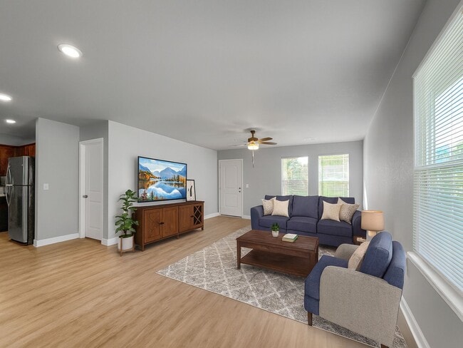 Building Photo - Charming 3-Bed, 2-Bath Ranch style duplex in the Colonial Gardens