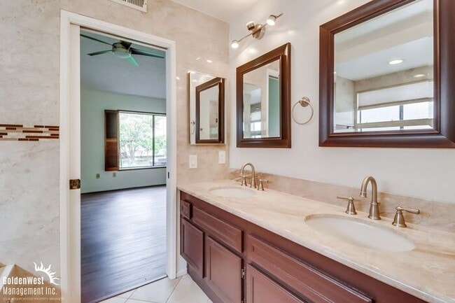 Building Photo - Captivating 3Bdm 2Ba Home in Rancho San Diego