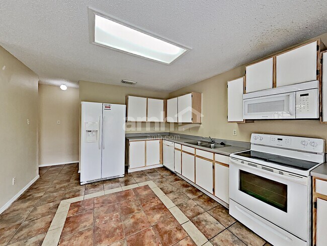 Building Photo - 8131 Cheryl Meadow Dr