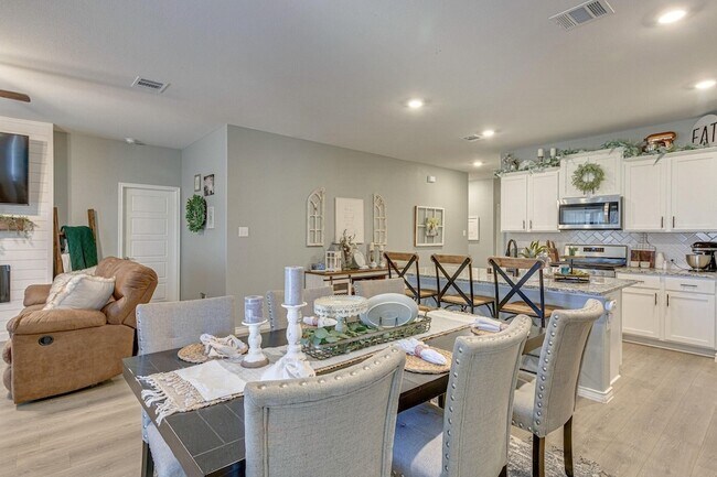 Building Photo - 125 Coyote Trl