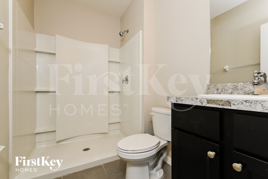 Building Photo - 11010 Leland Groves Dr