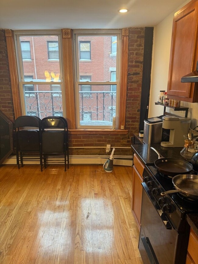 Building Photo - Check out this 2 bed in the North End...
