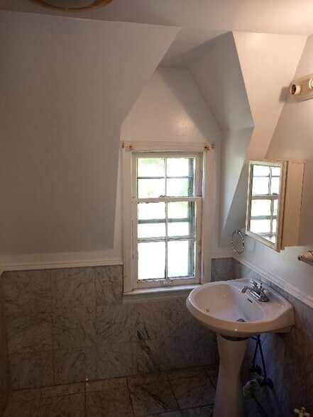 marble bathREQUIRES CARE must dry marble - 3520 Ingleside Rd