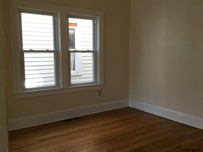 Building Photo - 3 Bogart Terrace