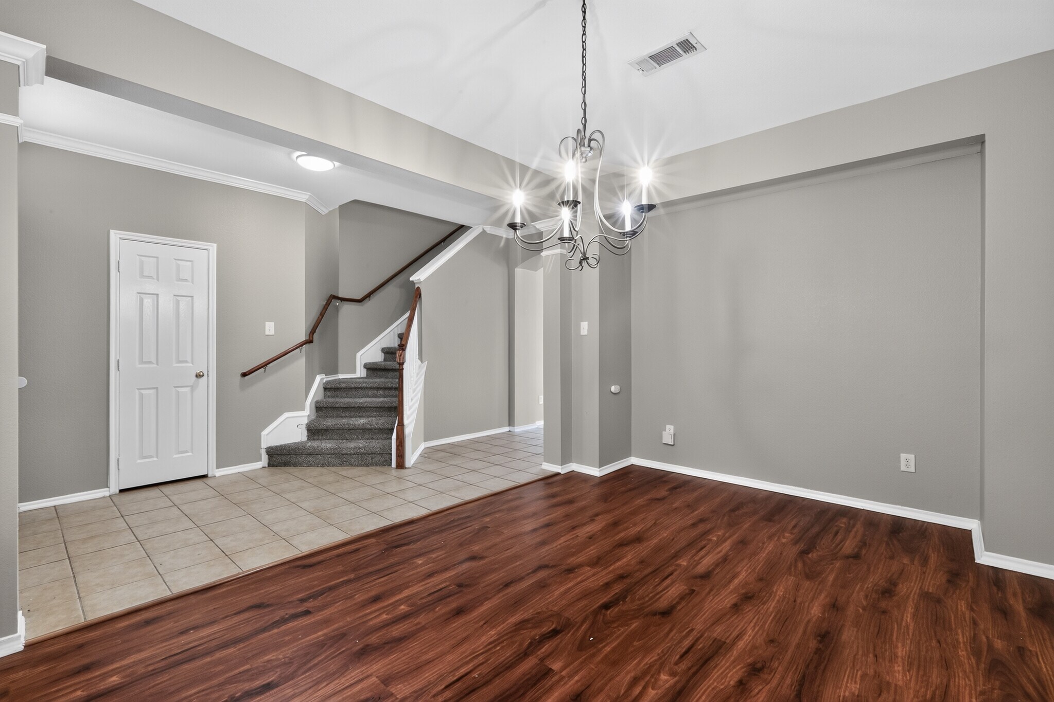 Building Photo - 217 Pinewood Trl