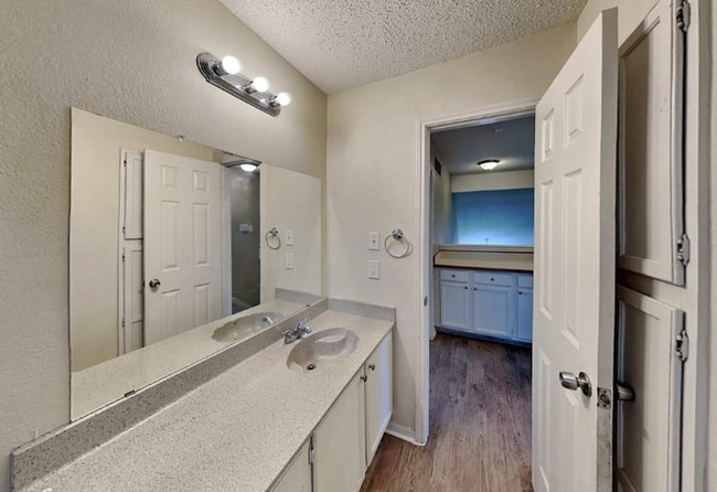 Building Photo - 8108 Devon Ct