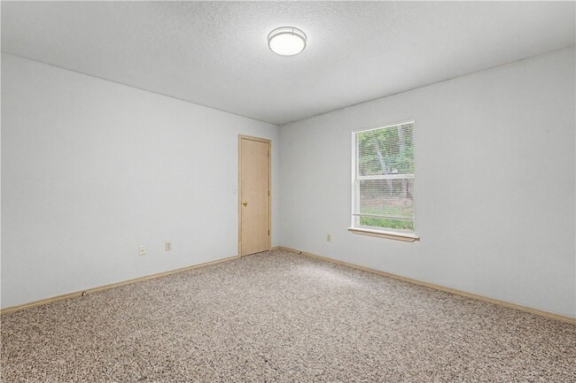 Building Photo - 1366 E Sequoyah Ct