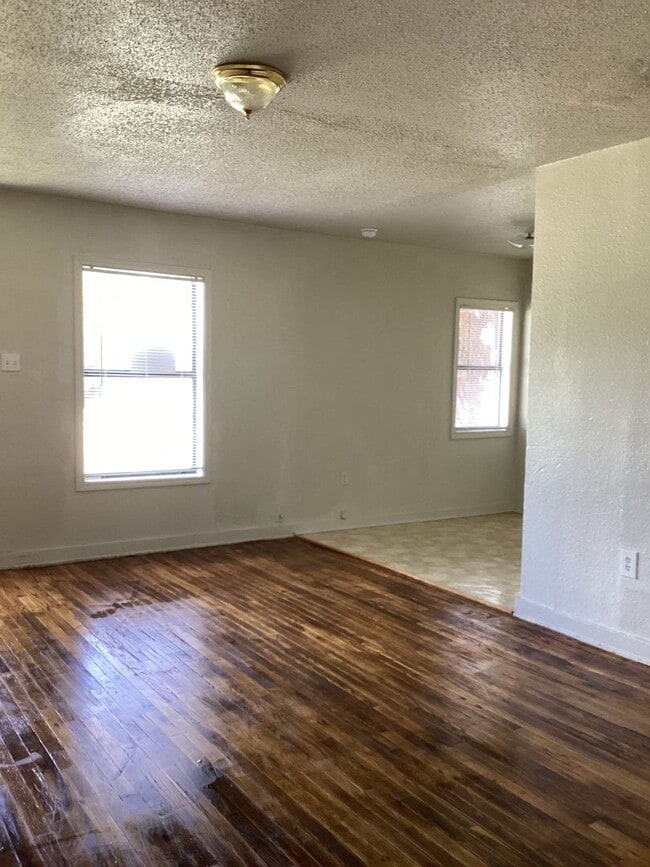 Building Photo - 221 S Avenue J