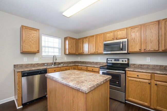 Building Photo - 1742 Eastway Dr