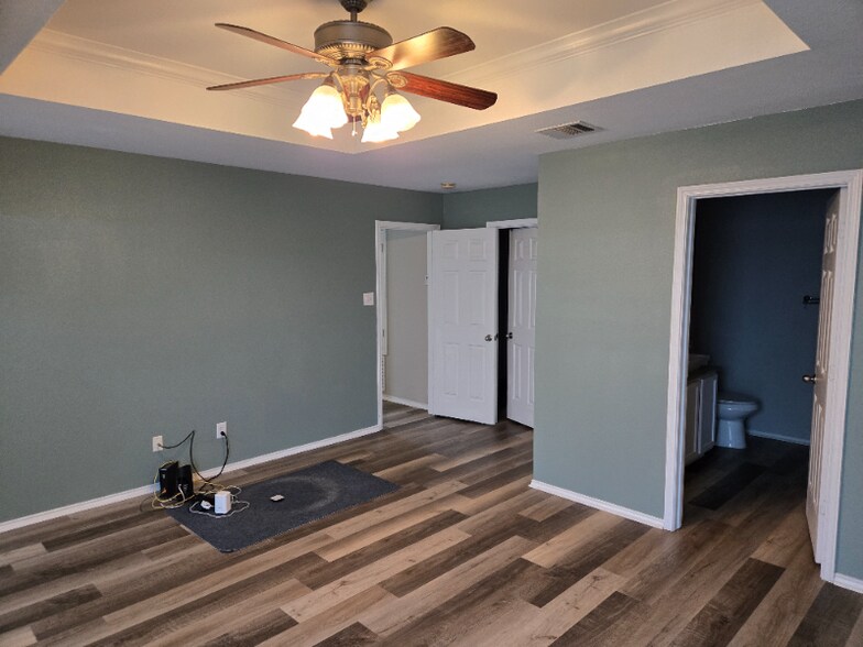 Building Photo - 1615 Spice Spring