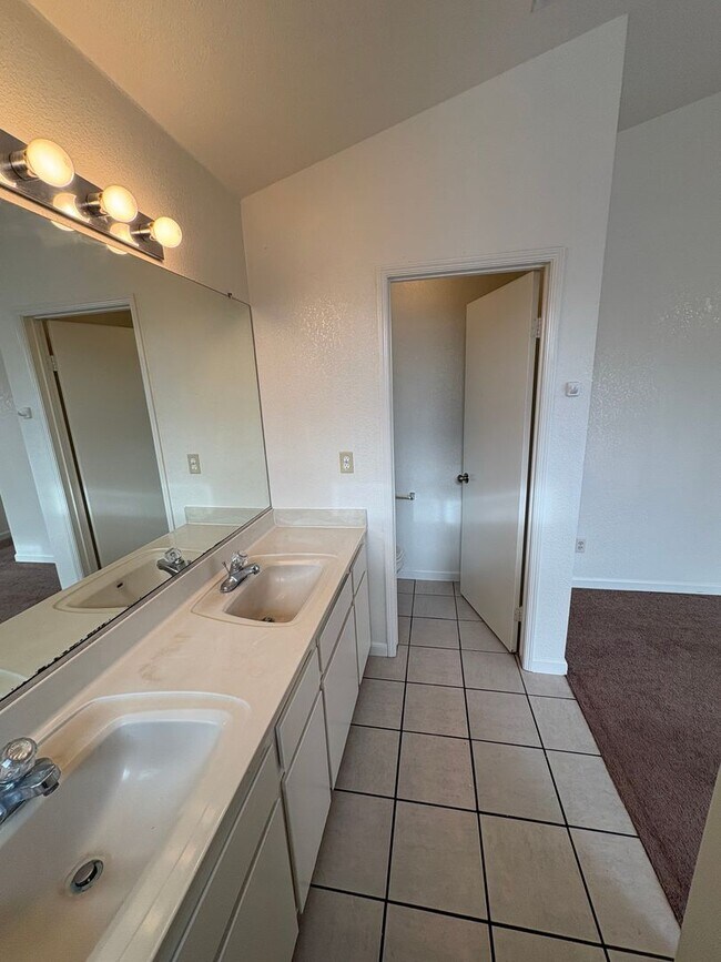 Building Photo - Very Nice Home for Rent! Swimming Pool!