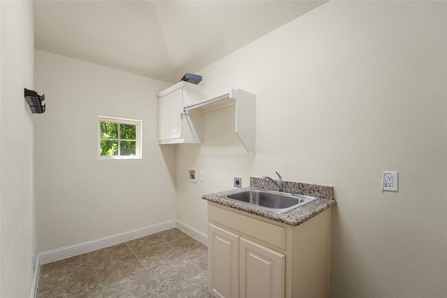 Building Photo - 12848 Walnut Ridge Dr