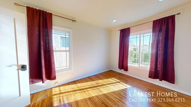 Building Photo - 517 E Chestnut St