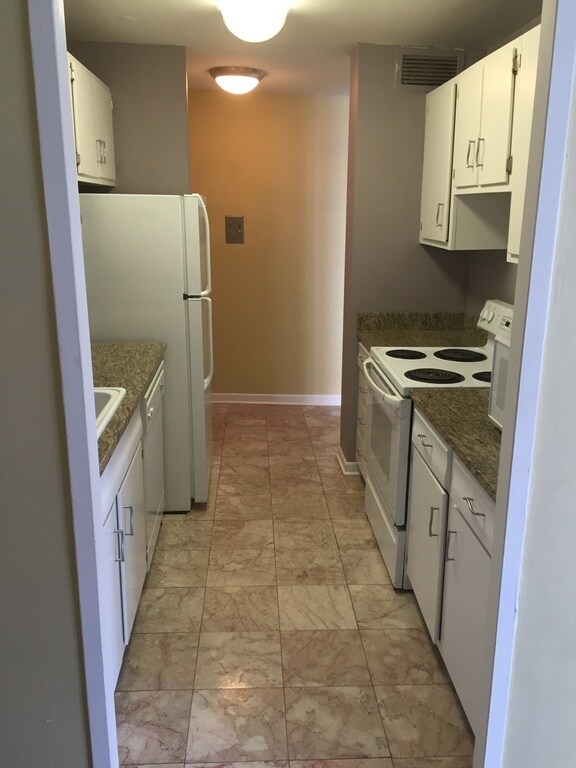 Building Photo - 5740 N Sheridan Rd