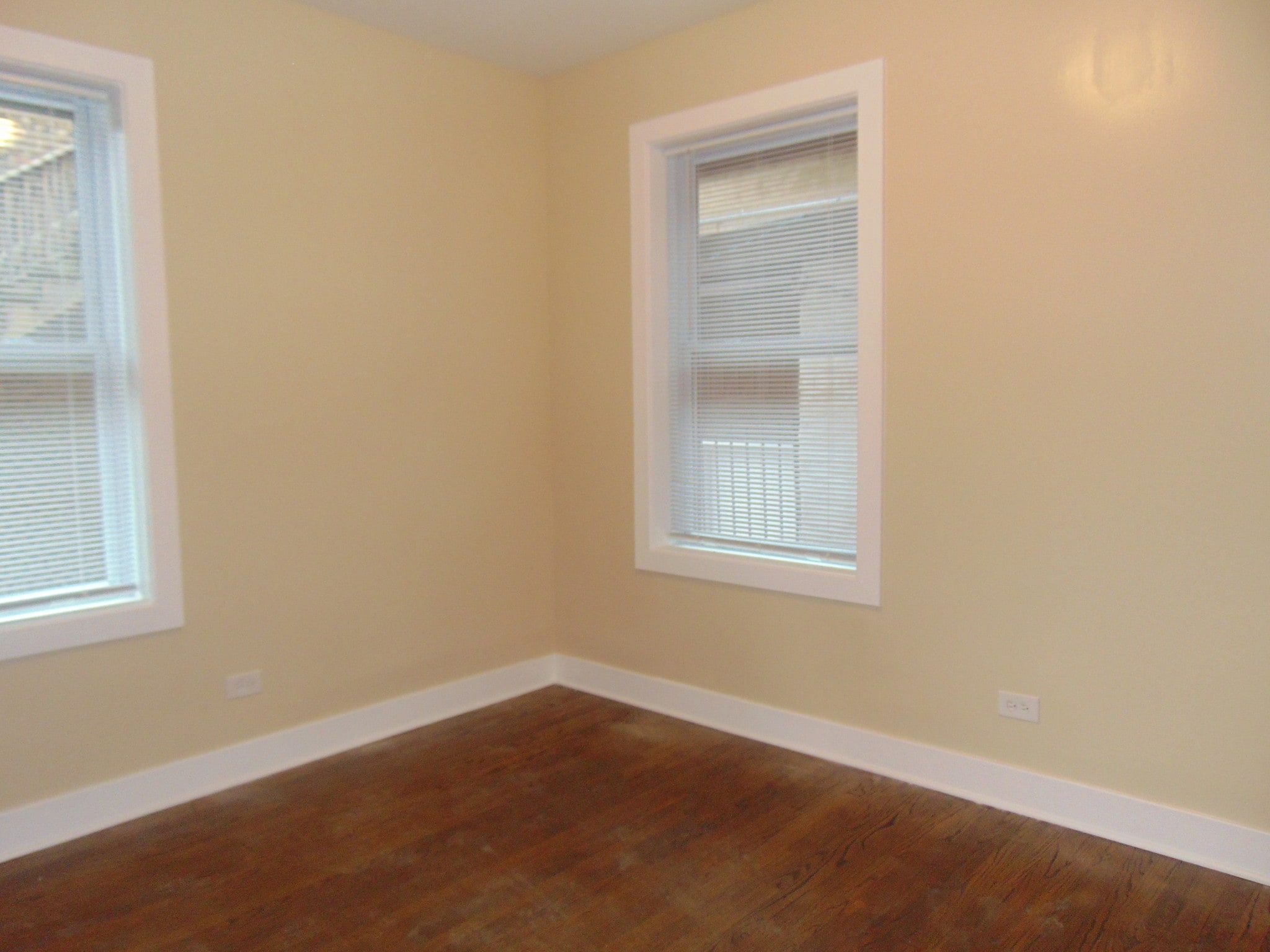 Building Photo - 7506 S Vernon Ave