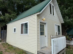 Building Photo - Cozy Guest House in Semi-Rural Location w/...