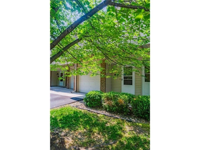 Building Photo - 17494 Pond Cir