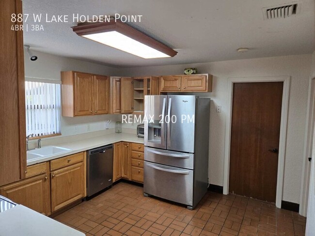 Building Photo - 887 W Lake Holden Point