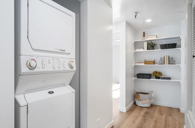 Building Photo - Exceptionally Upgraded First Floor Cedar C...