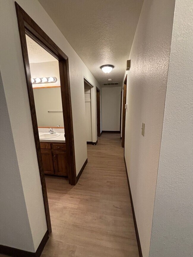 Building Photo - Charming 3-Bedroom 2 Bath Home in SE Salem