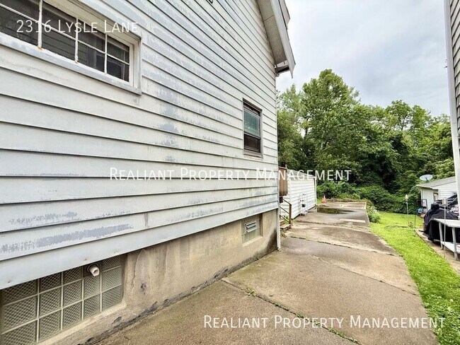 Building Photo - 2316 Lysle Ln