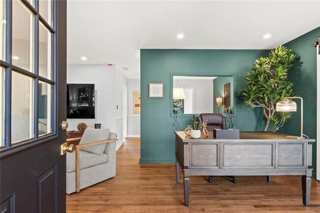 Building Photo - 1333 Victor Rd NE