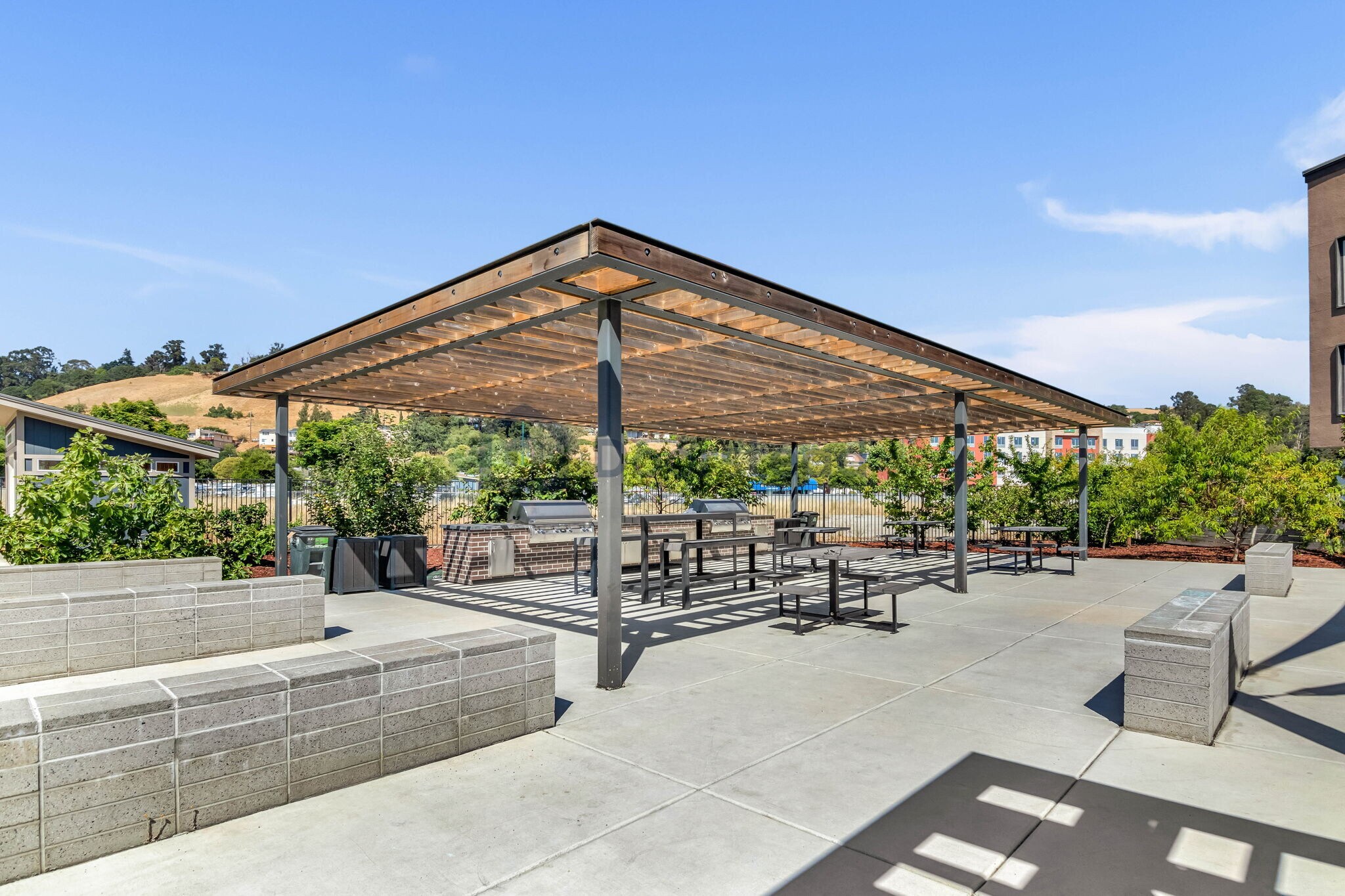 Building Photo - 25443 Parklane Dr