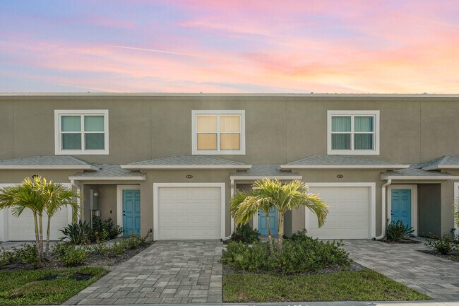 Building Photo - 900 Paddleboard Ct
